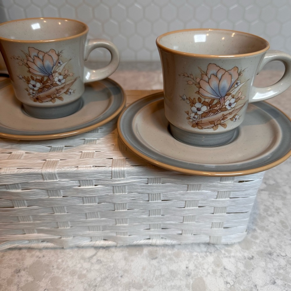 Noritake Autumn Day Floral Stoneware Light Gray and Tan Two Cups and Two Saucers
